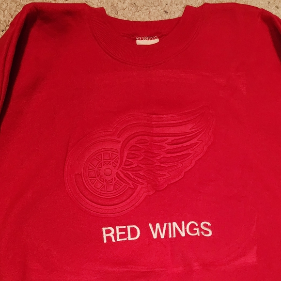 Vintage Red Wings Crewneck - Picture 2 of 5
